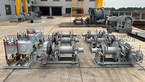 Winch Windlass agus Mooring le chéile